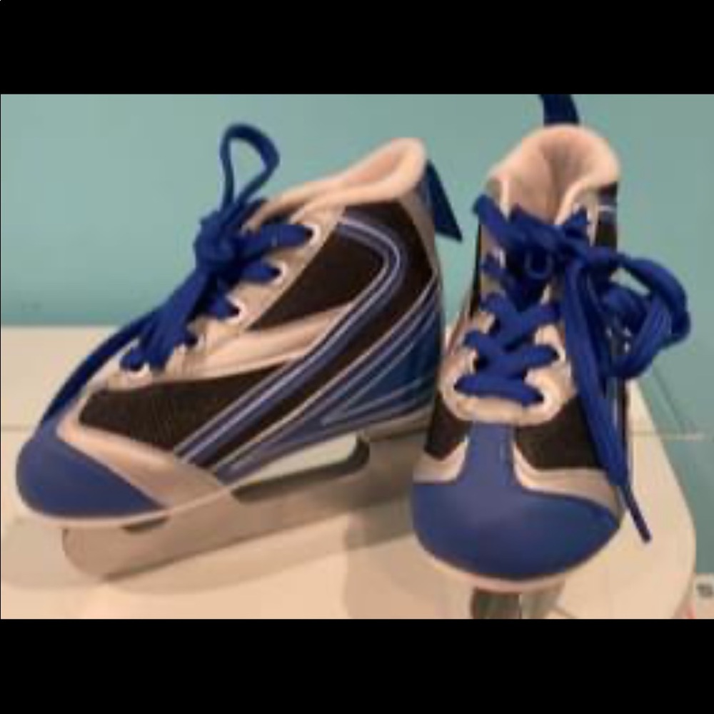ice skates 11J